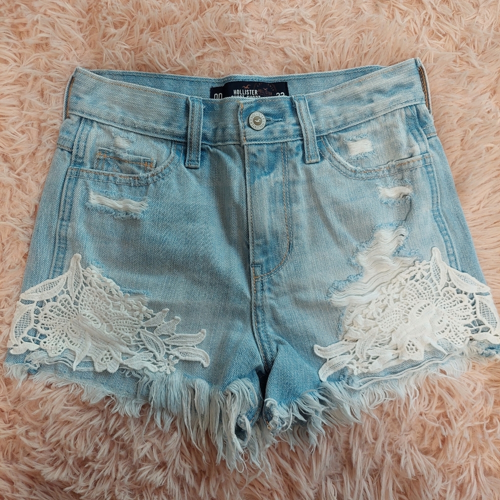 Hollister High Rise Jean Short - With Floral Embroidery Details - Size 00 w23